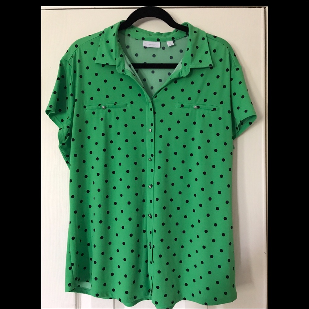 New York & Co stretch button poly/spandex top XL